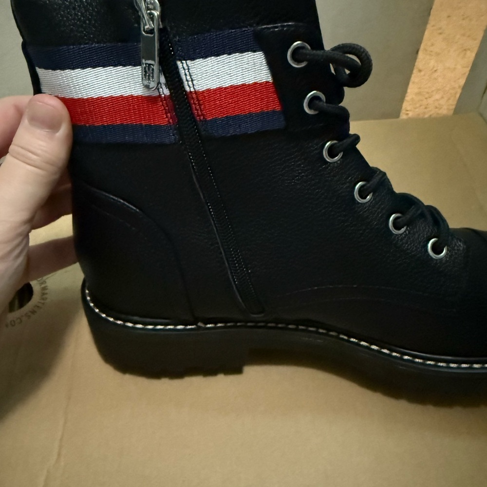 Women's Black Tommy Hilfiger boots - Picture 3 of 4